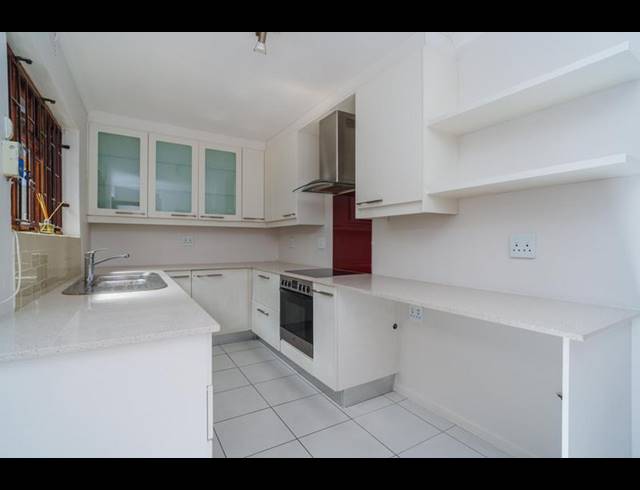 2 BEDROOM HOUSE FOR SALE IN KENILWORTH